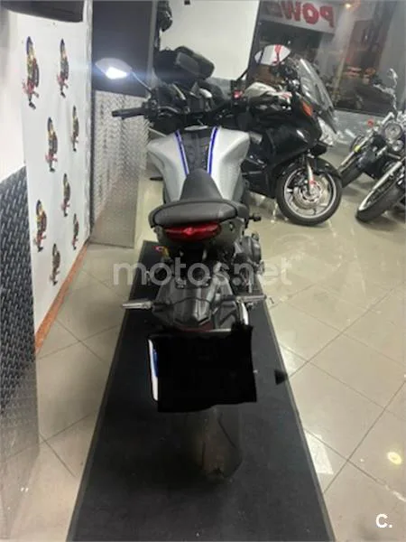 Yamaha MT-09 – Vista 8