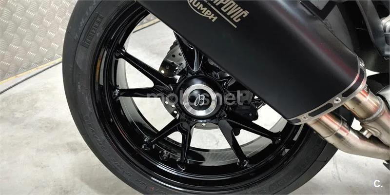 Triumph Speed Triple – Vista 15