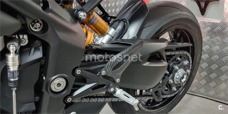 Triumph Speed Triple – Vista 8