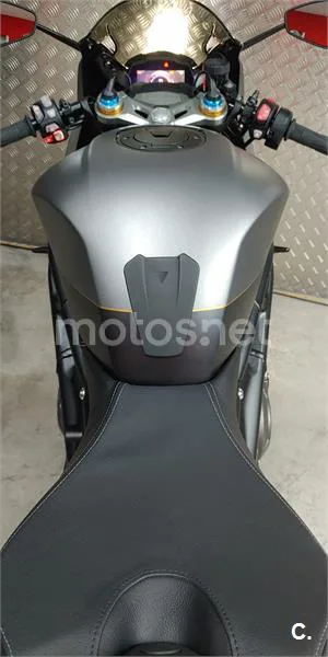 Triumph Speed Triple – Vista 9