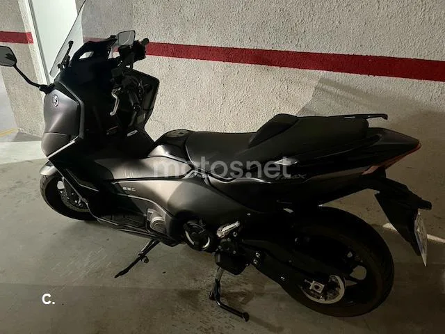 Yamaha TMAX – Vista 2
