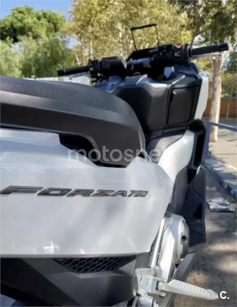 Honda Forza 750 – Vista 3
