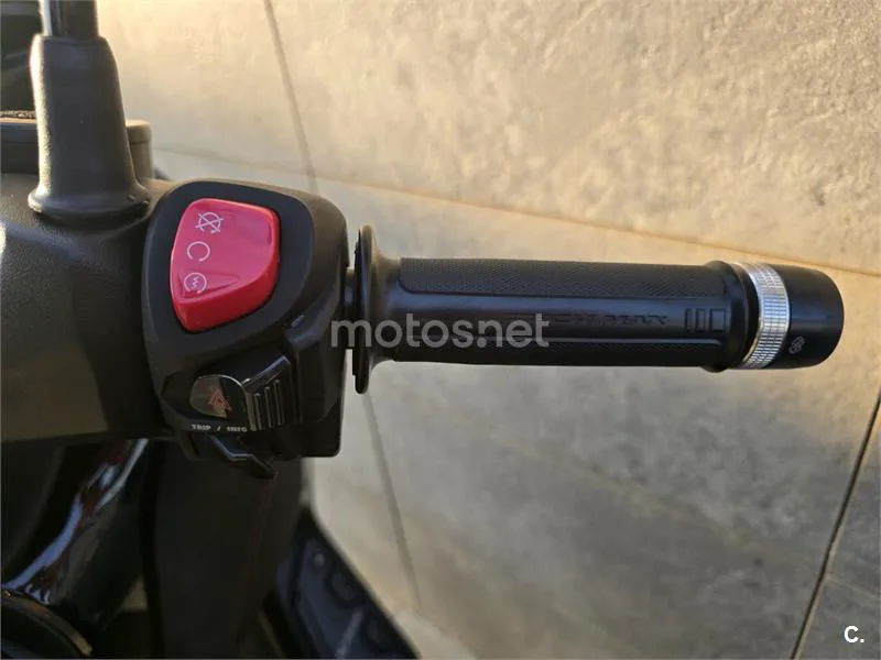 Yamaha XMAX 300 – Vista 11