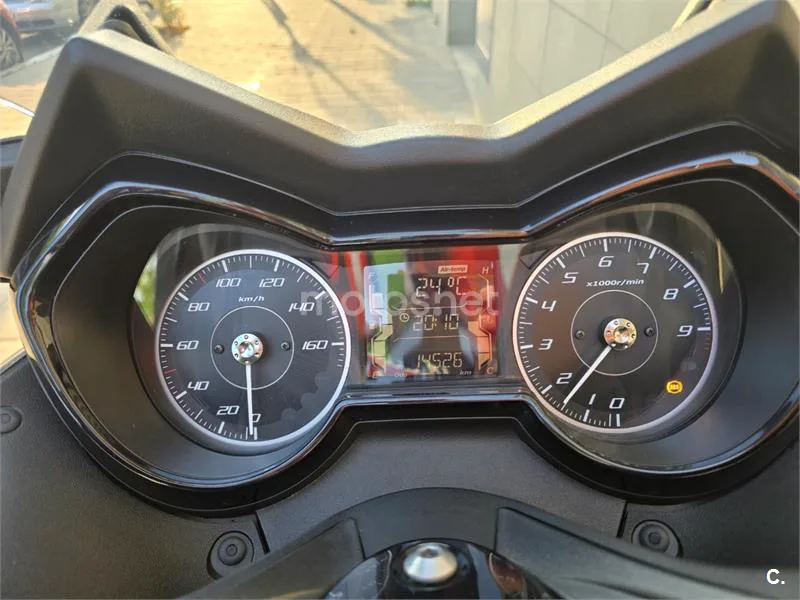 Yamaha XMAX 300 – Vista 23