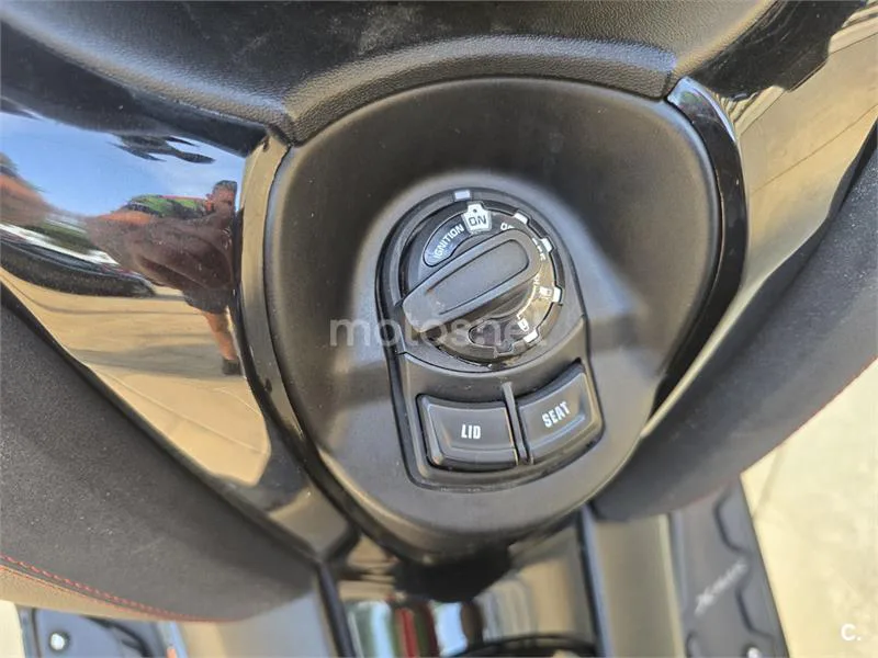 Yamaha XMAX 300 – Vista 24
