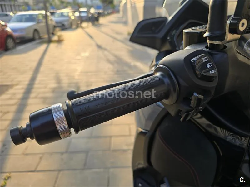 Yamaha XMAX 300 – Vista 25