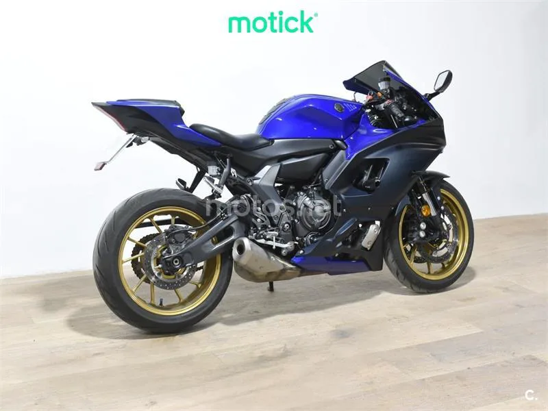 Yamaha R7 – Vista 10