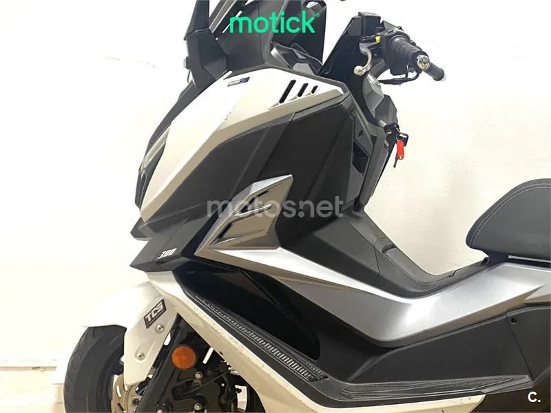 SYM Cruisym – Vista 8