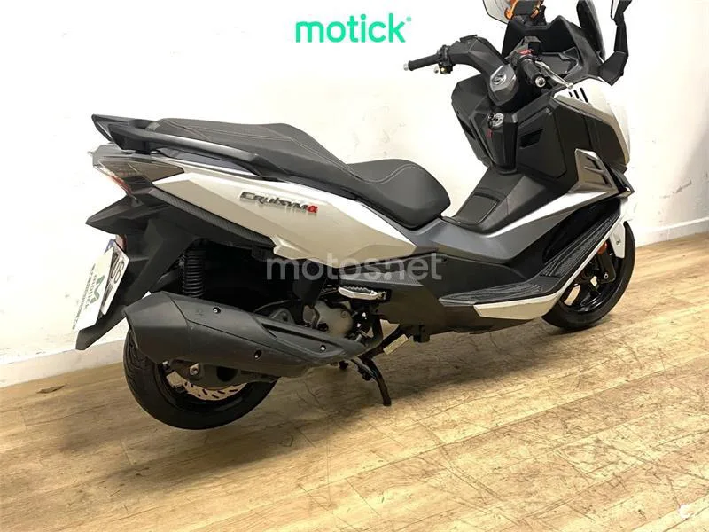 SYM Cruisym – Vista 5