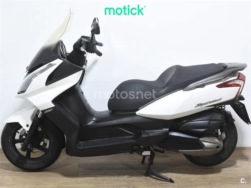 Kymco Super Dink 300 – Vista 7