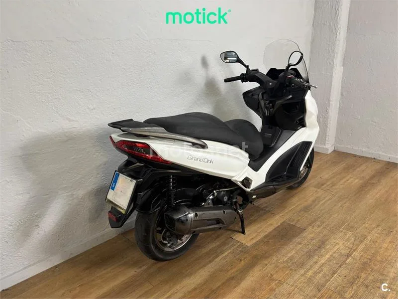 Kymco Grand Dink 125 – Vista 10