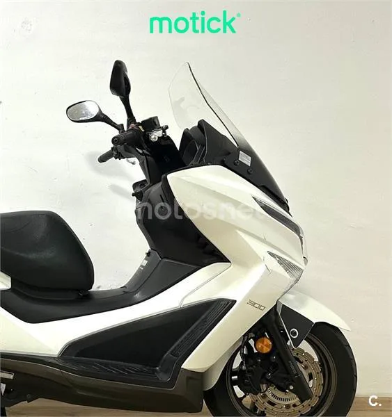Kymco Grand Dink 300 – Vista 3