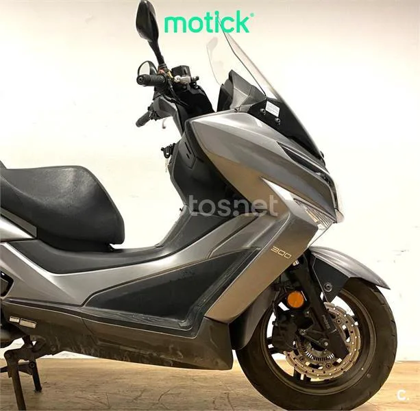 Kymco Grand Dink 300 – Vista 4