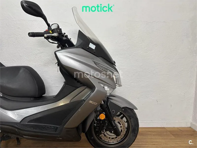 Kymco Grand Dink 300 – Vista 4