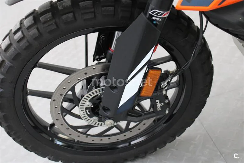 KTM 390 – Vista 12