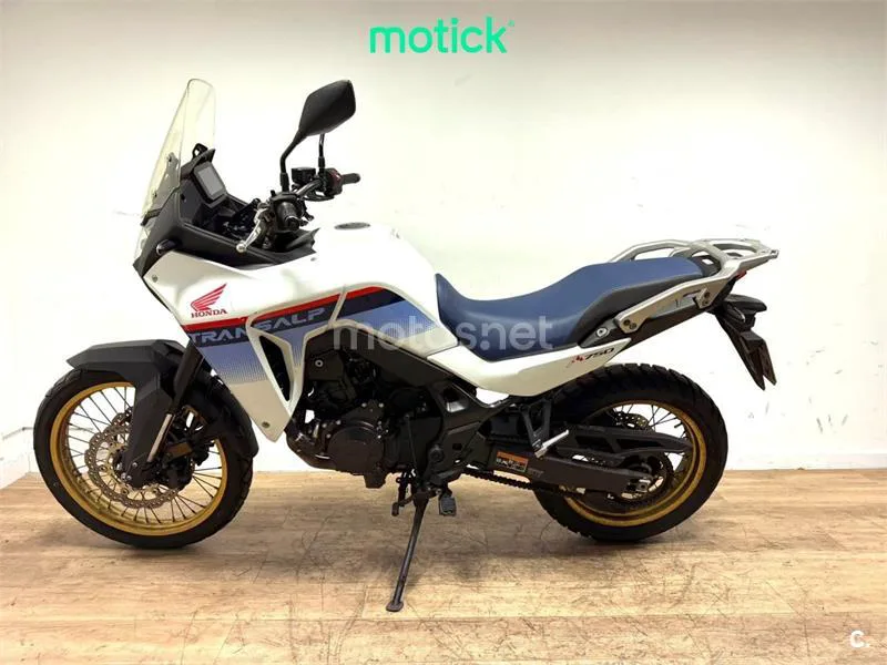 Honda XL 750 Transalp – Vista 8