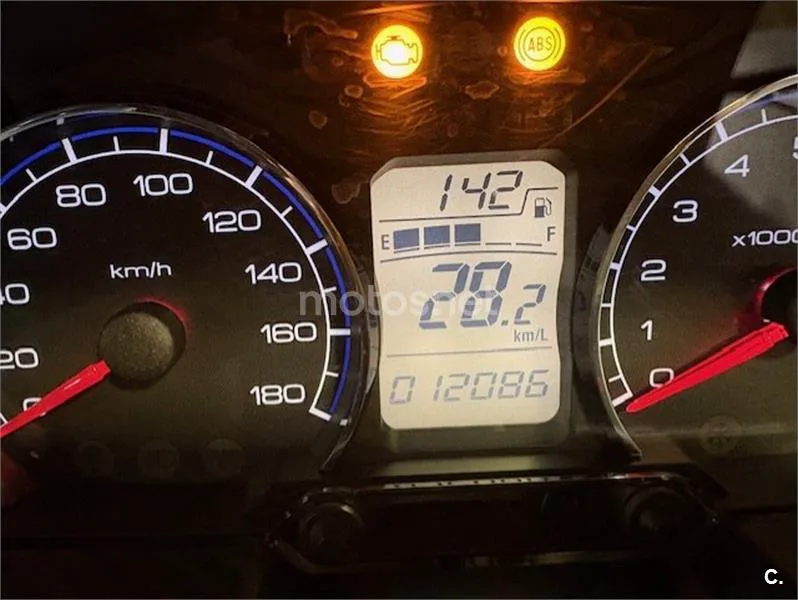 Suzuki Burgman 400 – Vista 6