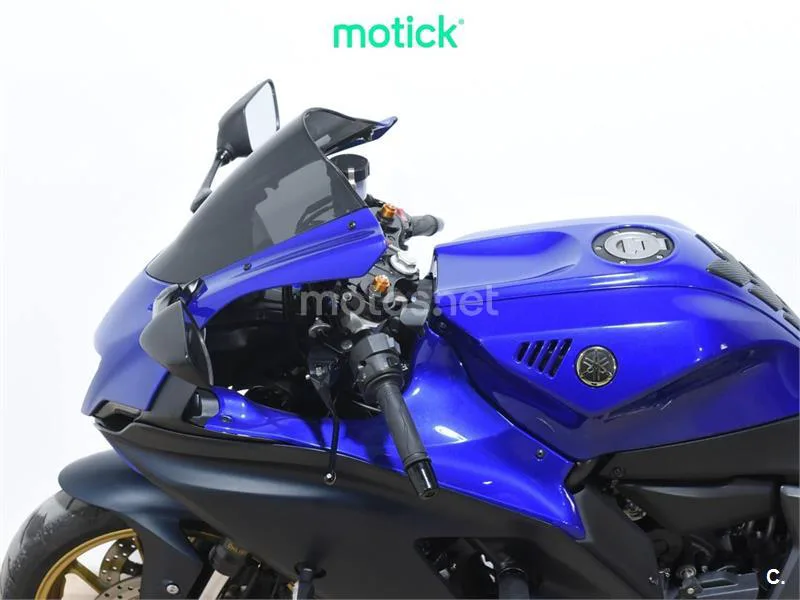 Yamaha R7 – Vista 8