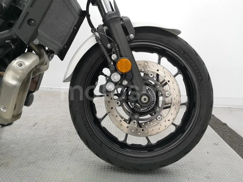 Yamaha XSR 700 – Vista 11