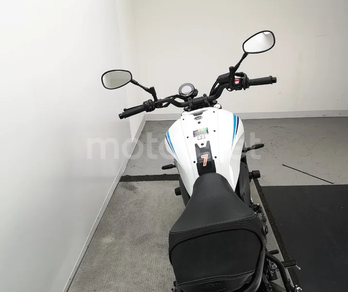 Yamaha XSR 700 – Vista 7