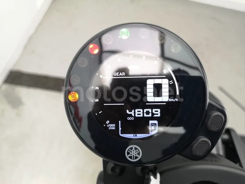 Yamaha XSR 700 – Vista 10