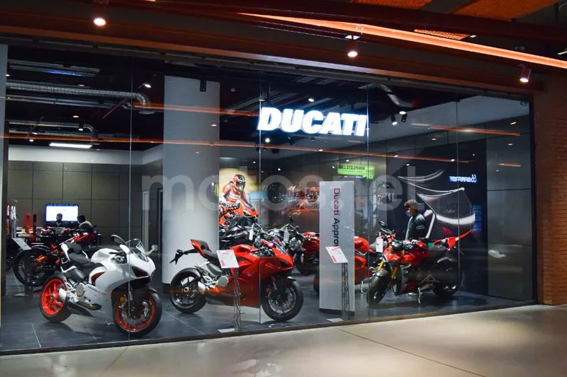 Ducati Streetfighter V2 - Vista 7