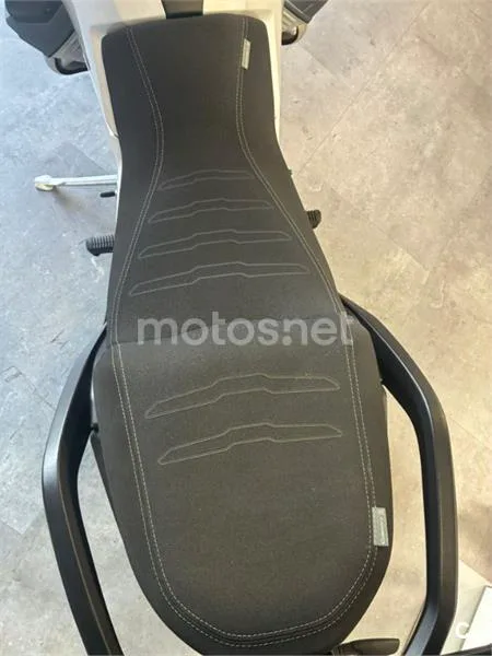 Moto Guzzi Stelvio – Vista 3