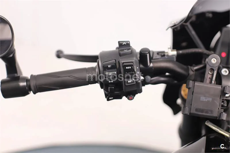 Yamaha XSR 900 – Vista 7