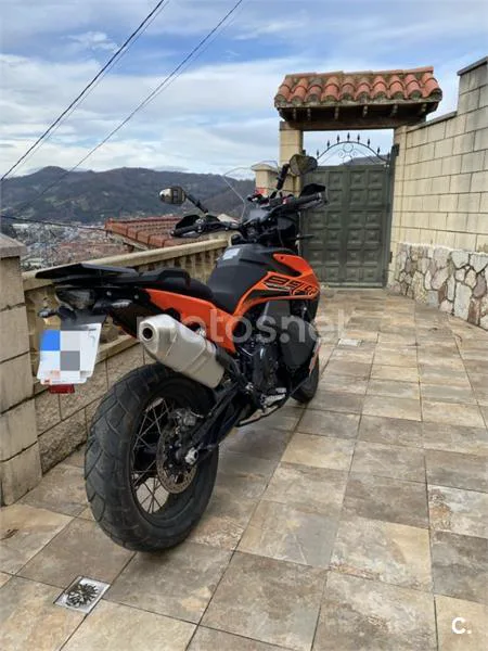 KTM 890 – Vista 4