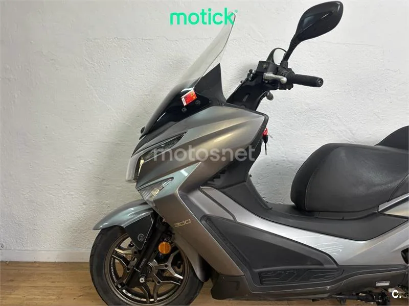 Kymco Grand Dink 300 – Vista 8