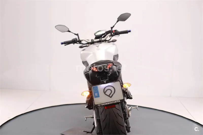 Yamaha MT-09 – Vista 9