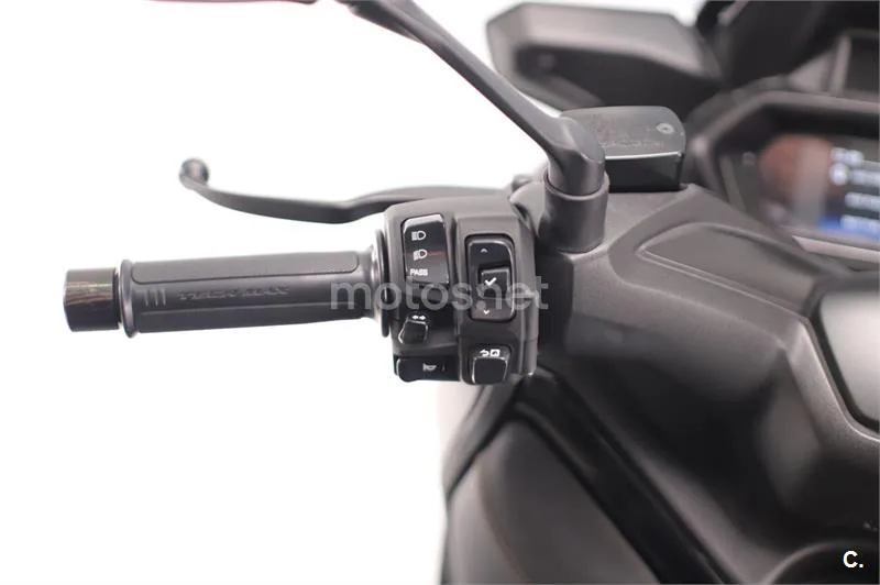 Yamaha XMAX 300 – Vista 7