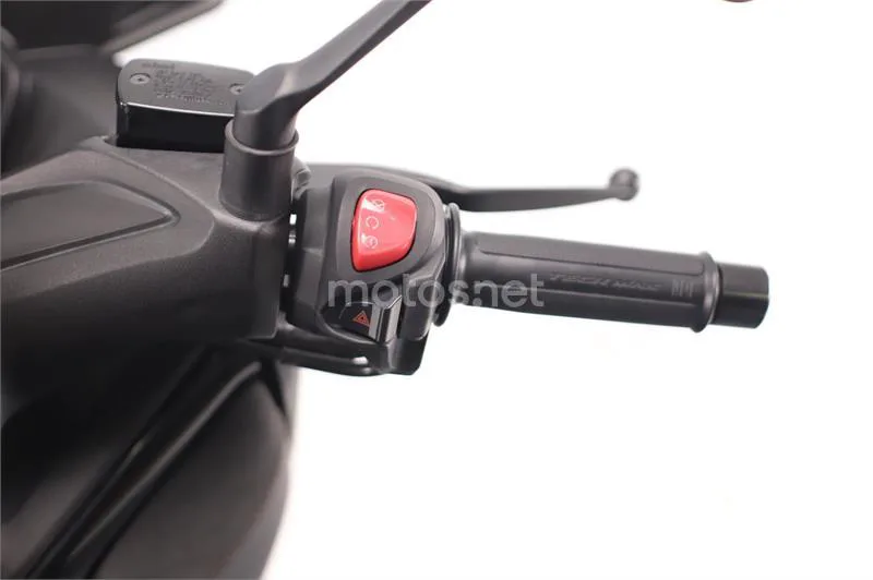 Yamaha XMAX 300 – Vista 8