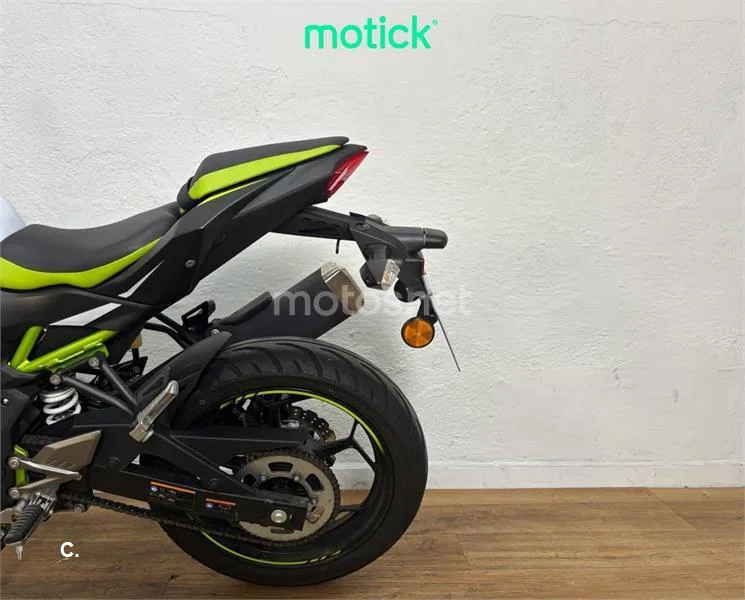Kawasaki Z125 – Vista 9