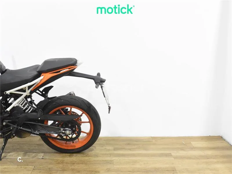 KTM 125 – Vista 9