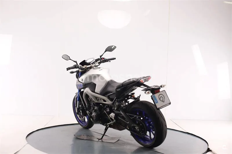 Yamaha MT-09 – Vista 3