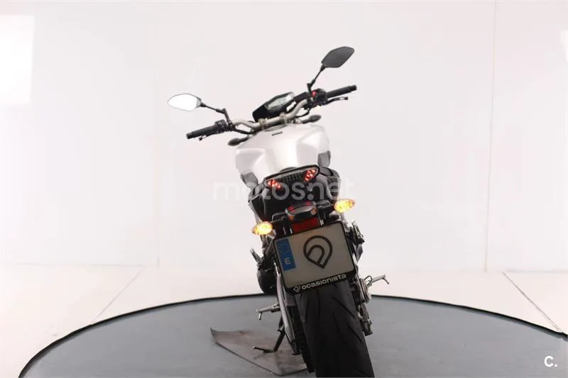 Yamaha MT-09 – Vista 9