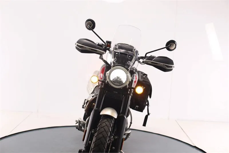 Triumph Scrambler 1200 – Vista 6
