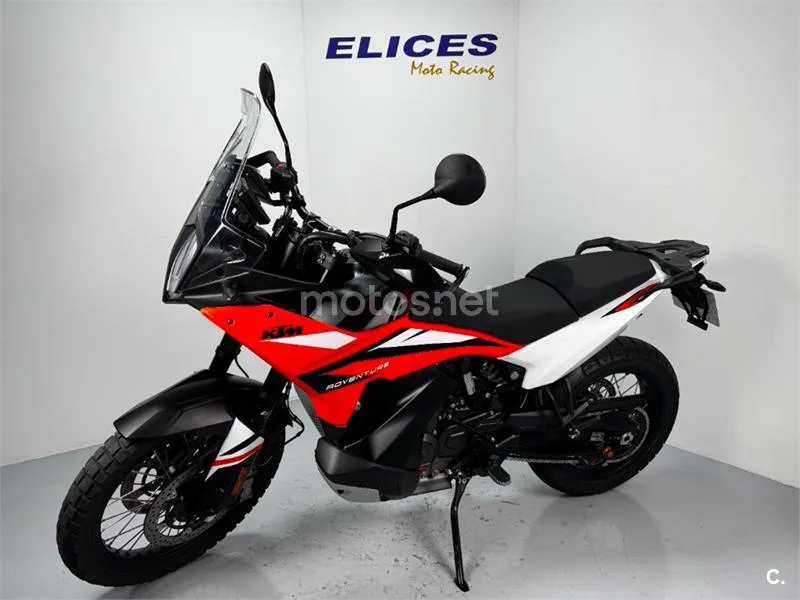 KTM 890 – Vista 15