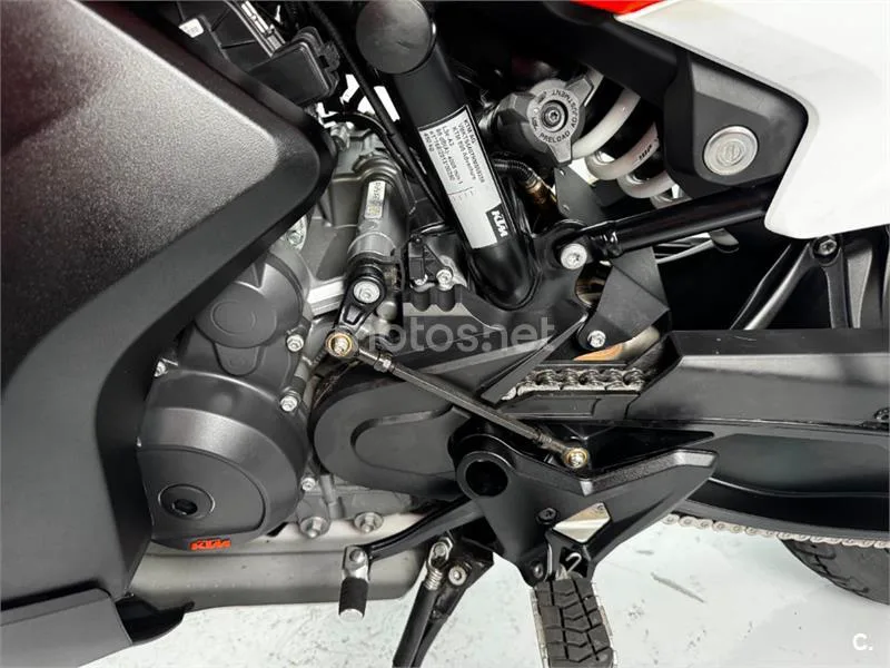 KTM 890 – Vista 20