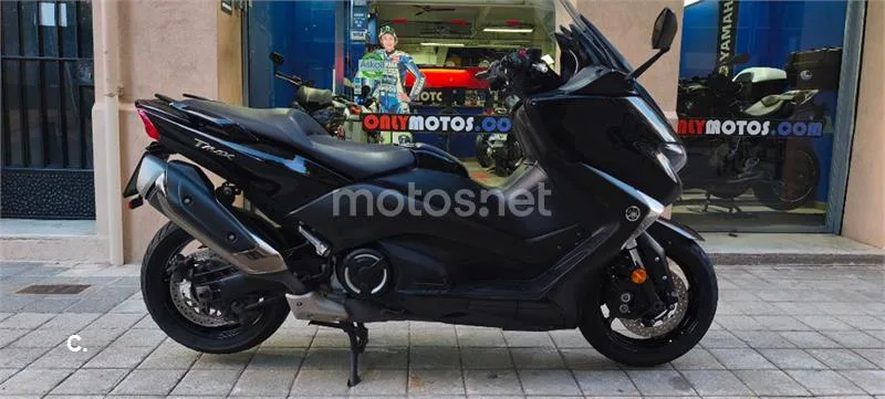 Yamaha TMAX 530 – Vista 16