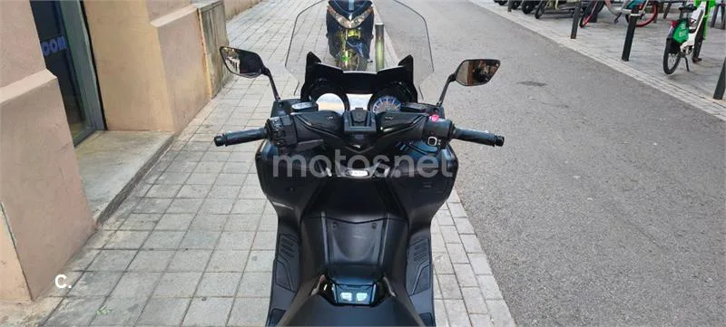 Yamaha TMAX 530 – Vista 32