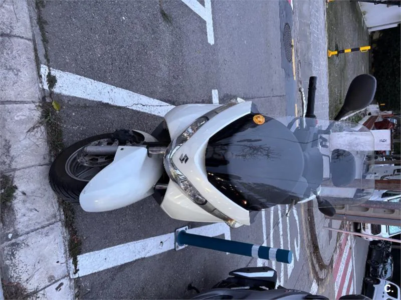 Suzuki Burgman 125 – Vista 4