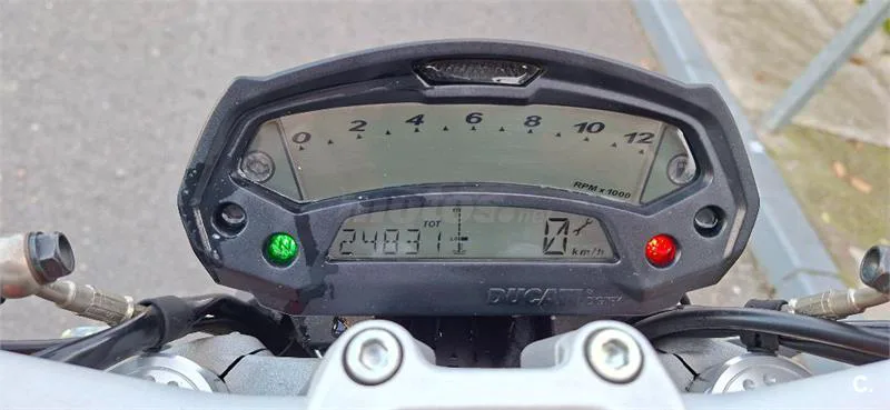 Ducati Monster 796 – Vista 3