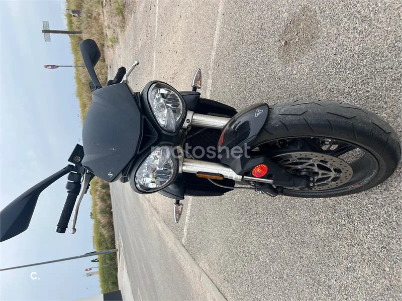 Triumph Street Triple – Vista 3