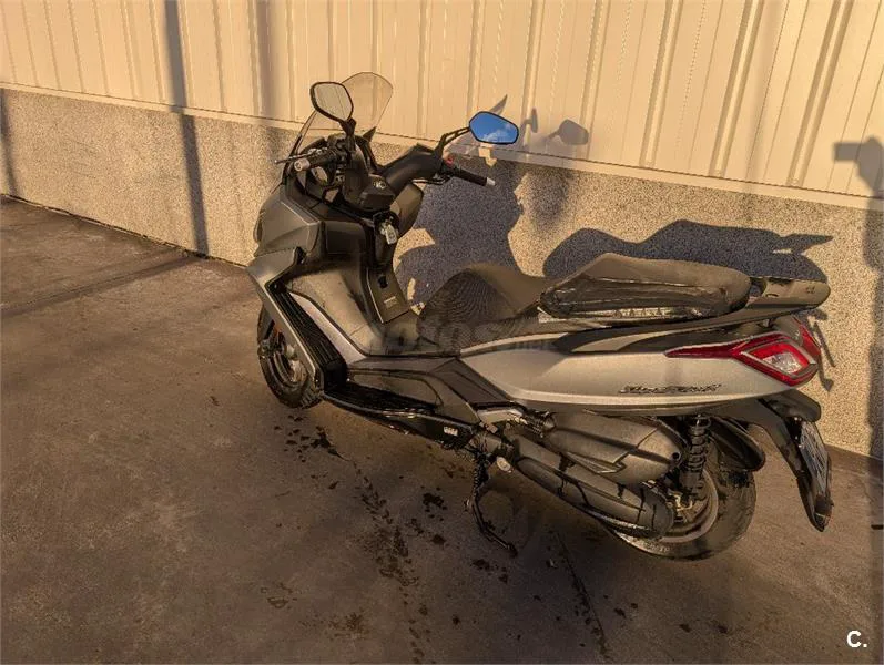 Kymco Super Dink 125 – Vista 3