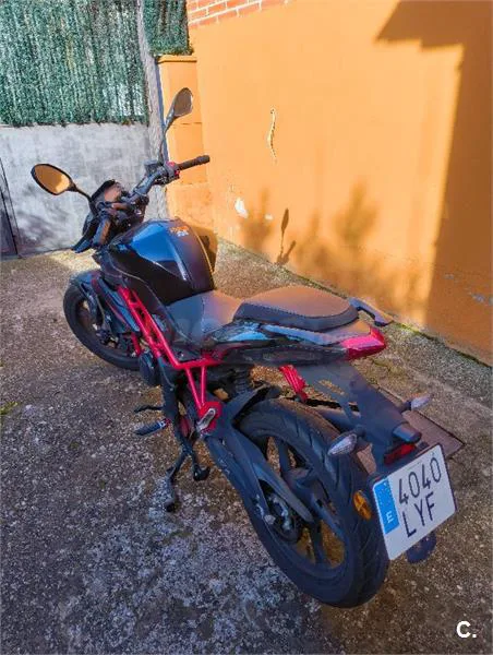 Benelli BN 125 – Vista 3