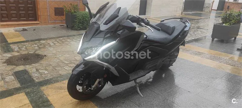 Kymco AK 550 – Vista 4