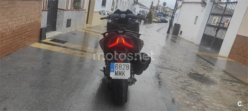 Kymco AK 550 – Vista 5
