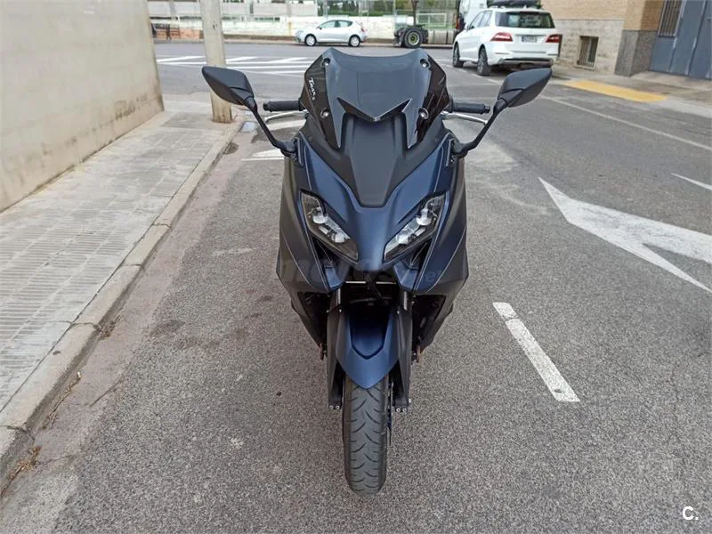 Yamaha TMAX – Vista 3